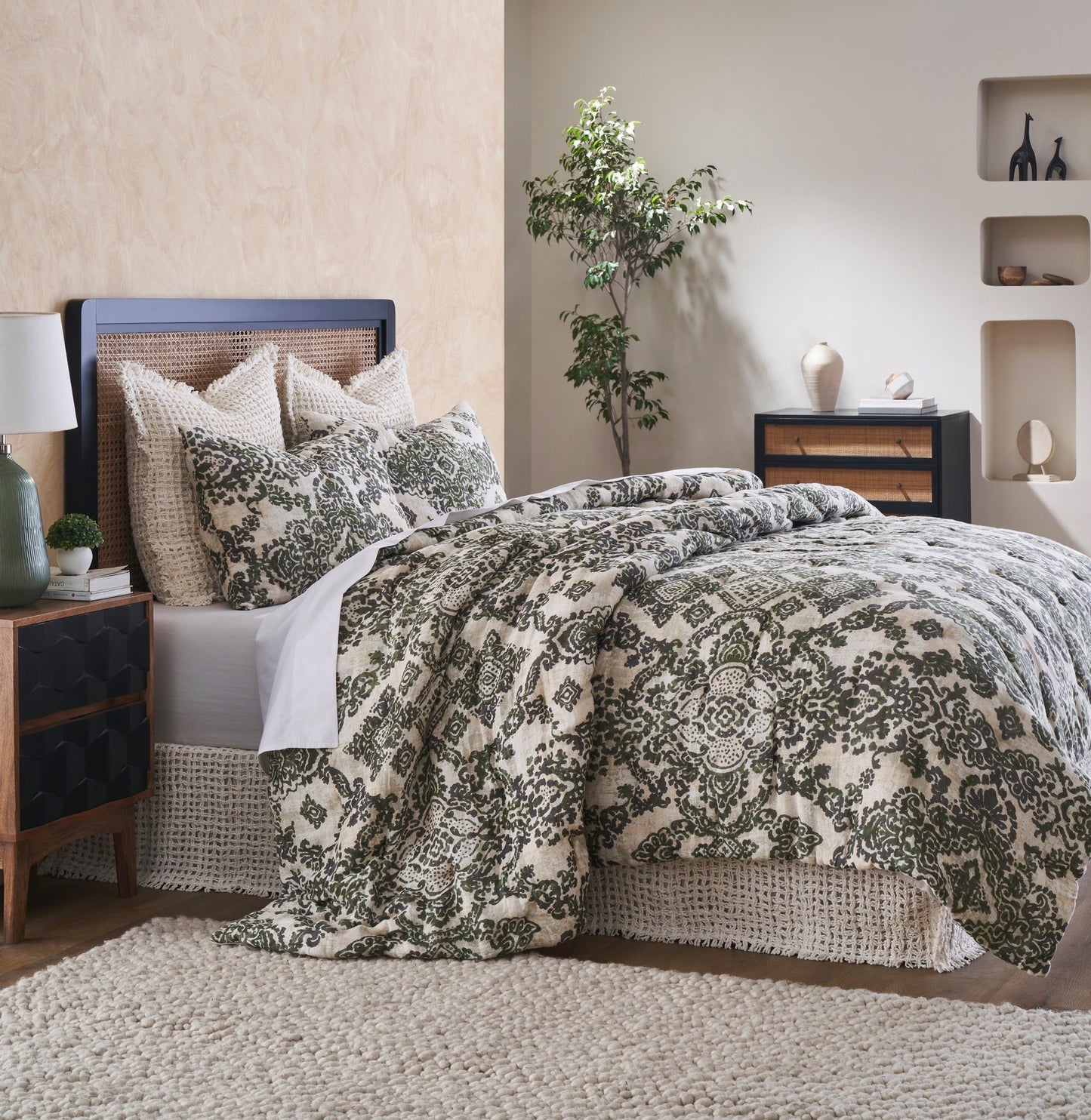 Leslie Damask Comforter, Queen
