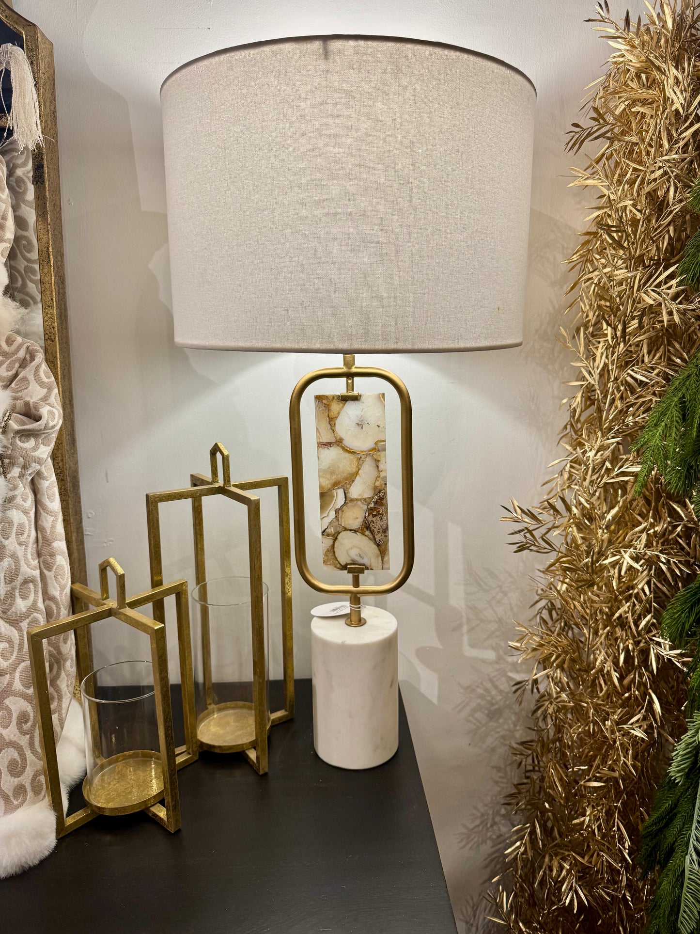 Amber Crest Table Lamp