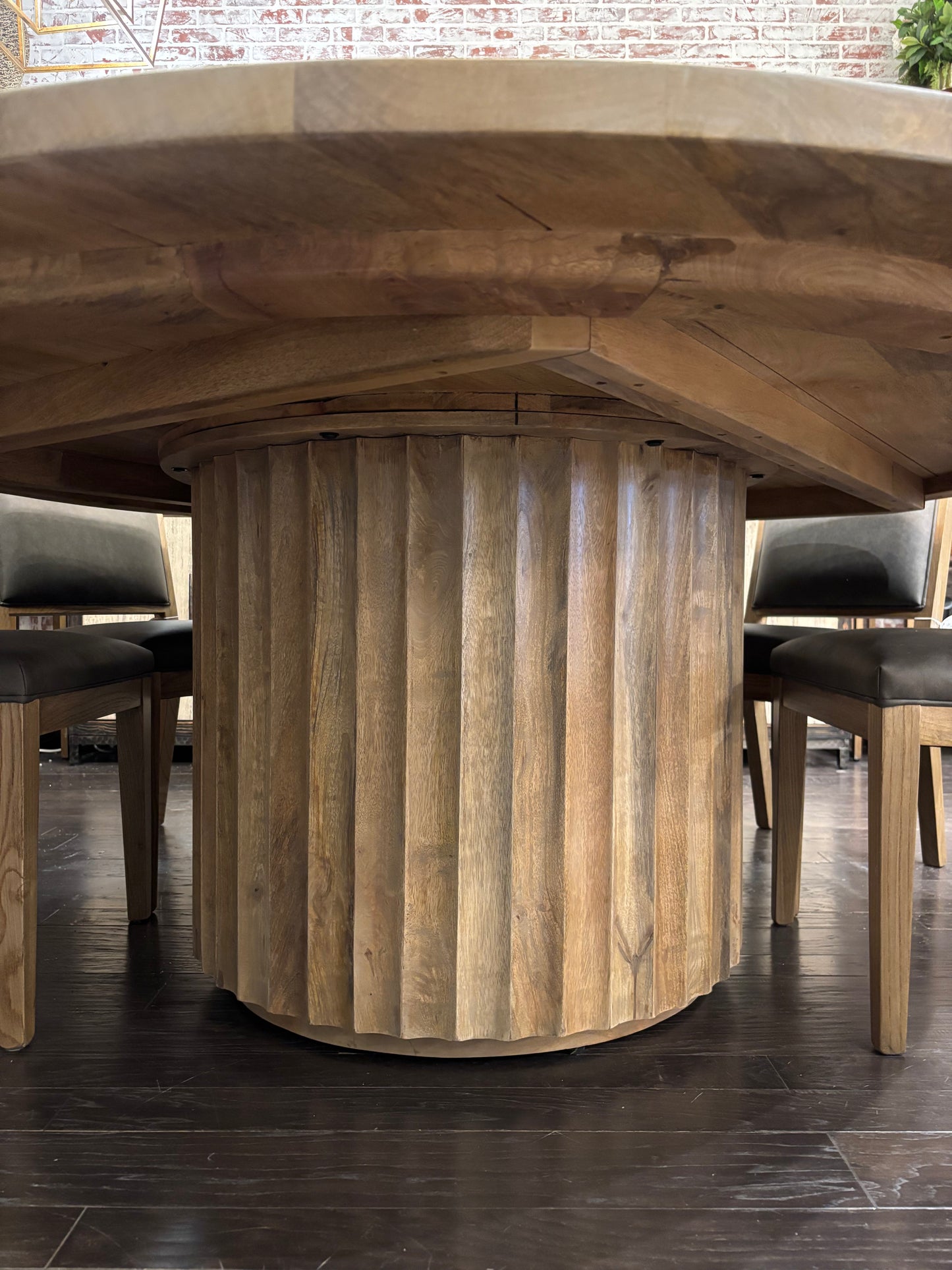 Riverside 78" Round Dining Table, Light Tobacco
