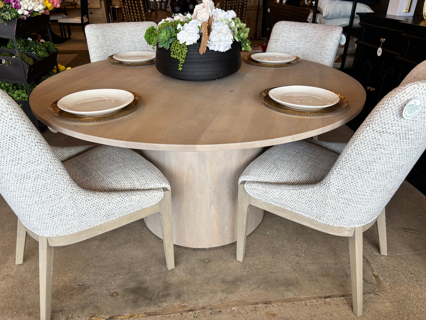 Meri Dining Table