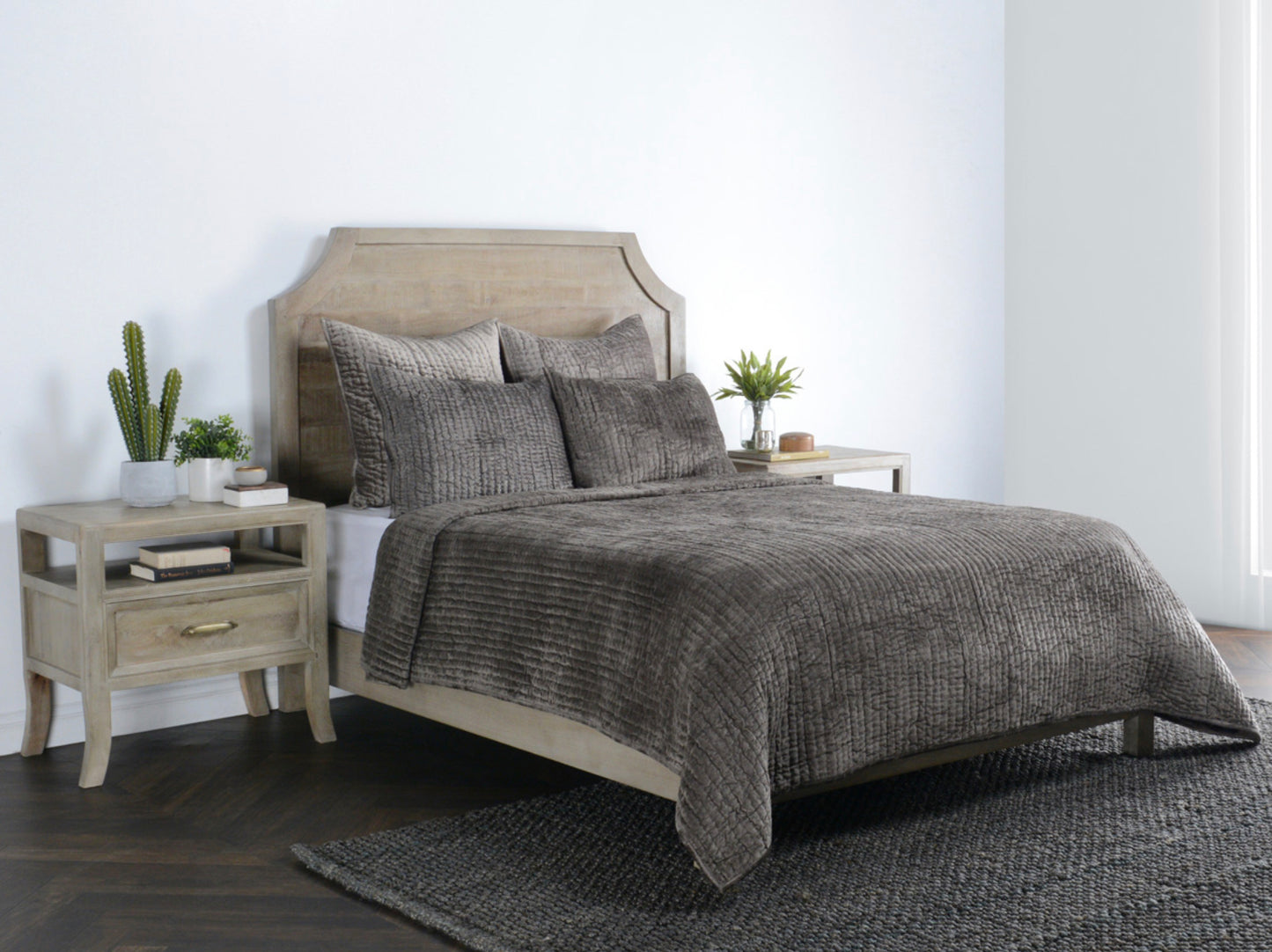Bari Velvet Desert Gray, 4 Piece King Quilt Set, Velvet