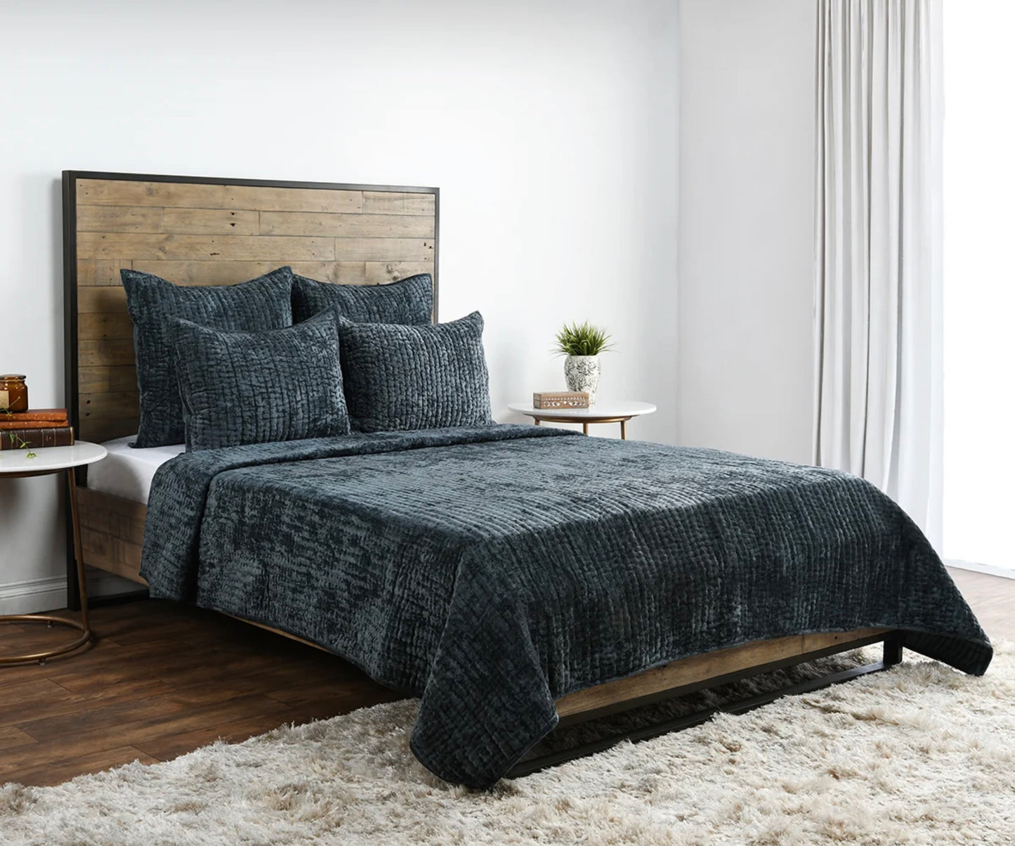 Bari Bay Blue/Green 4 Piece King Quilt Set, Velvet