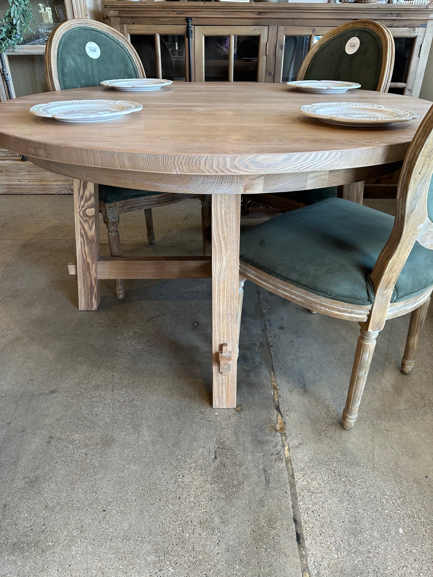 Elizabeth 53” Round Dining Table