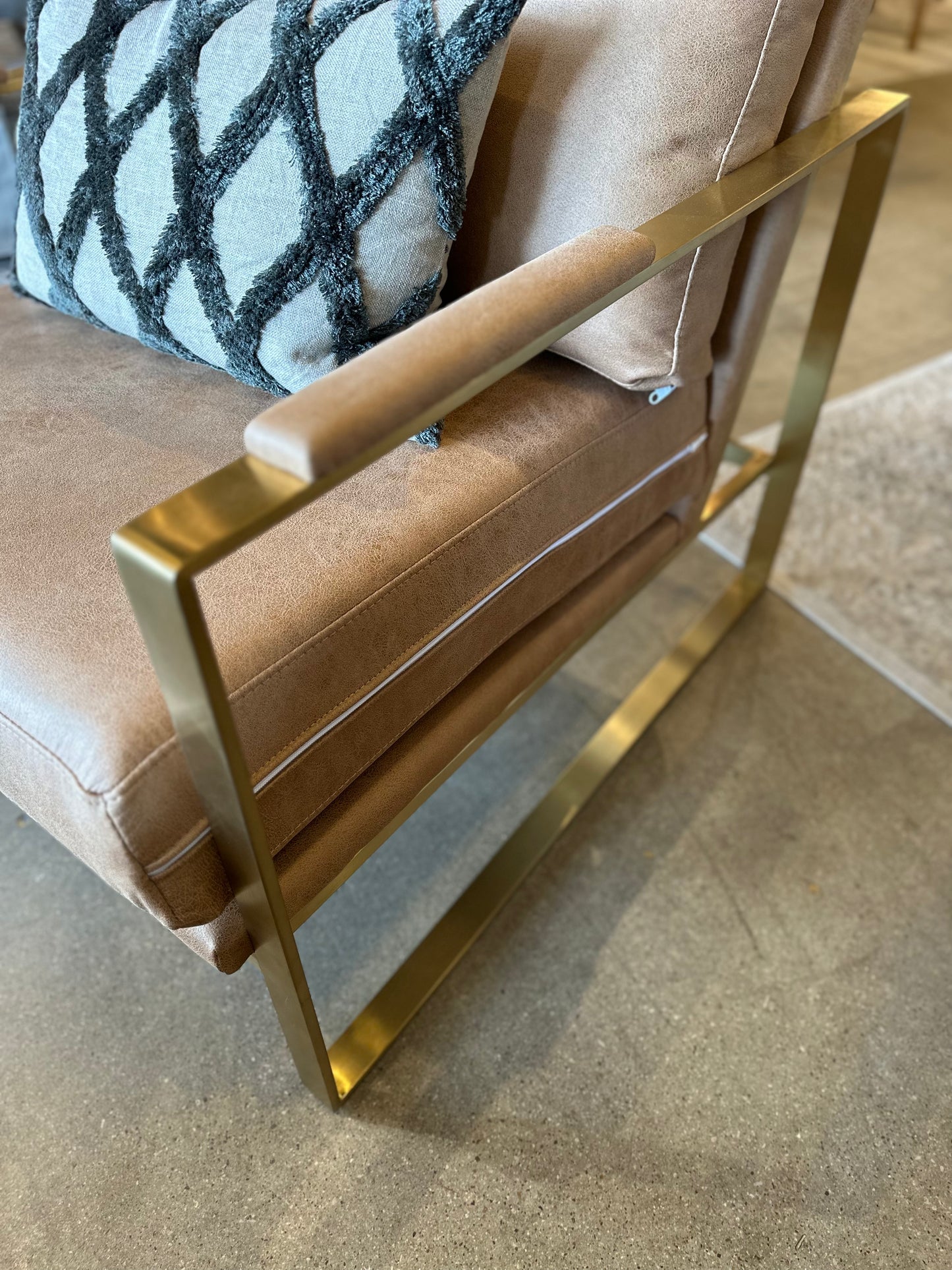 Calvin Club Chair, Camel