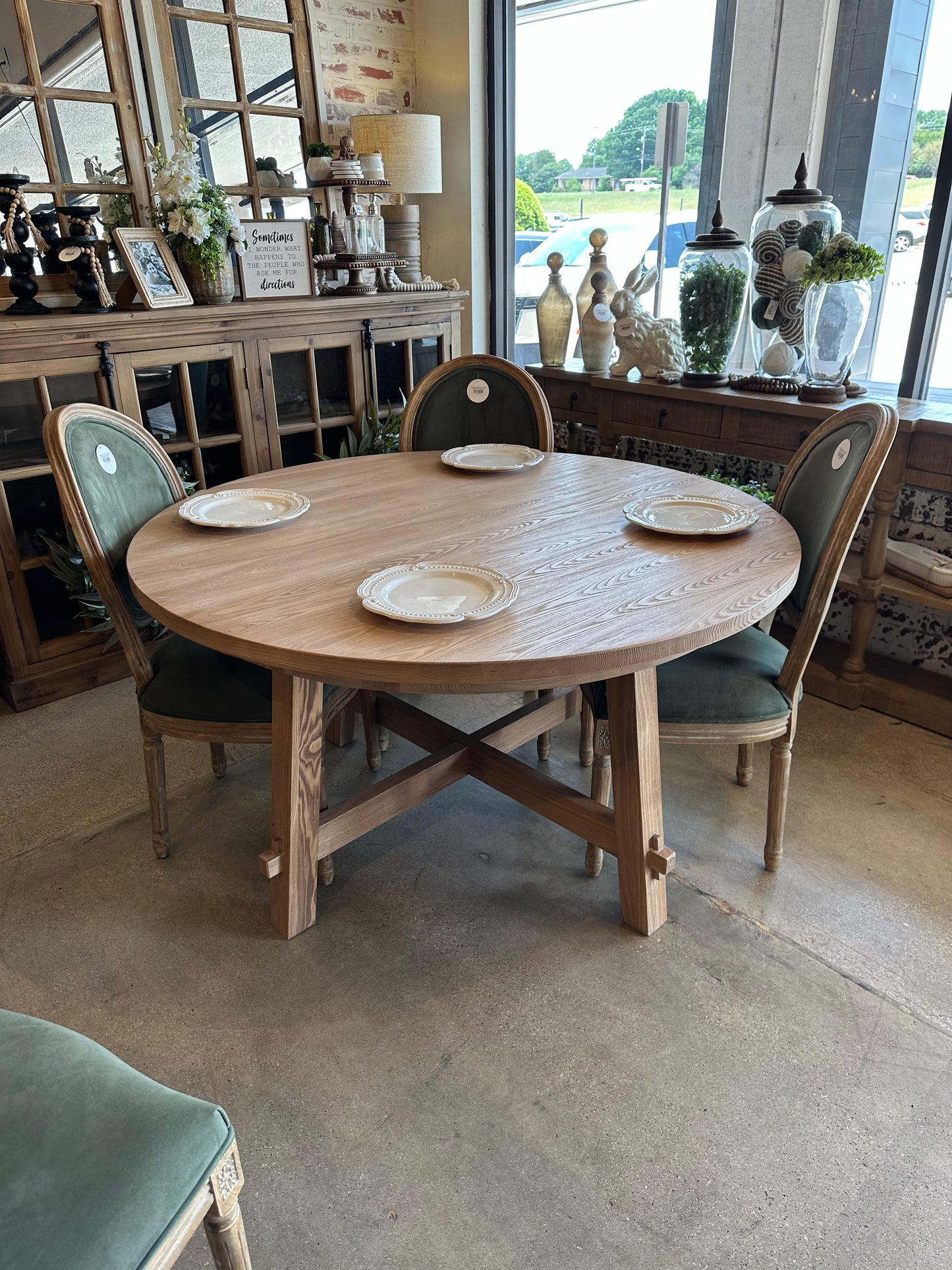 Elizabeth 53” Round Dining Table