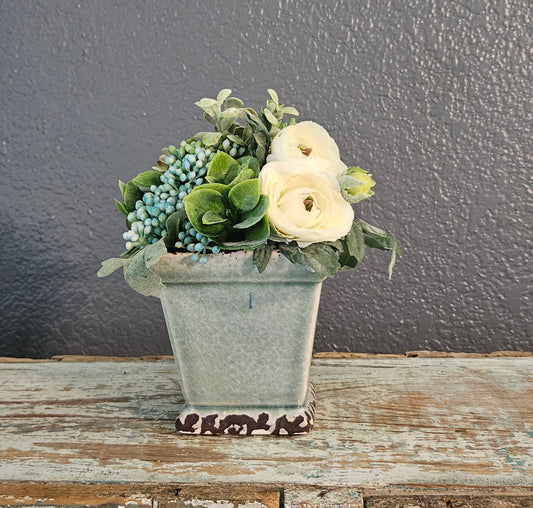 Cream Ranunculus Sit Around