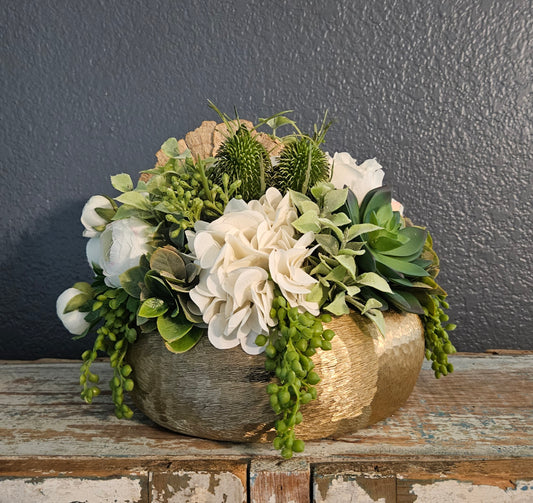 Neutral Centerpiece With Teasel