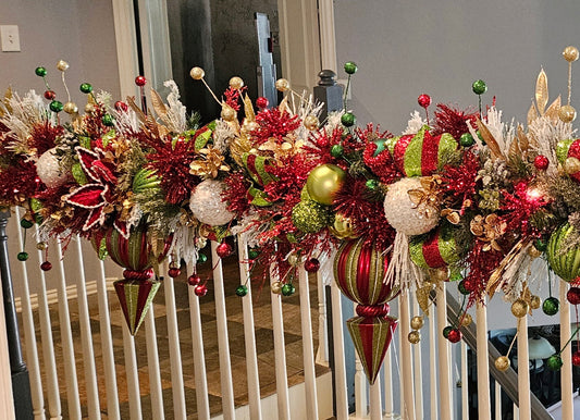 9ft Garland With Large Finials