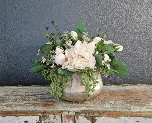 Fresh Touch Gardenia Floral Arrangement