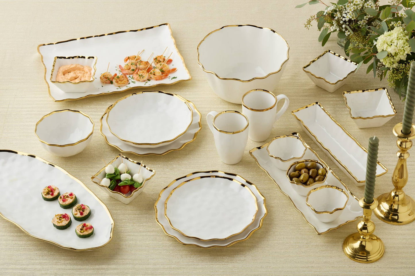 Scalloped White & Gold Dinner Plate 11"