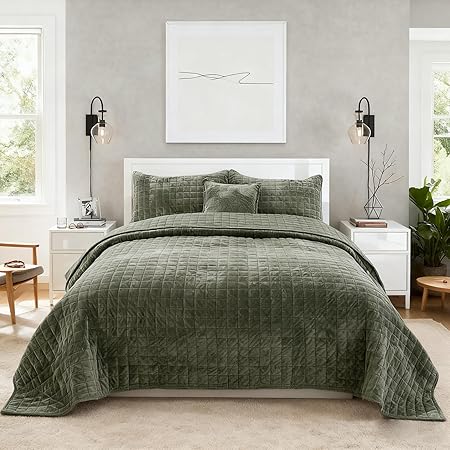Luxe Velvet Super King Quilt Set, Army Green