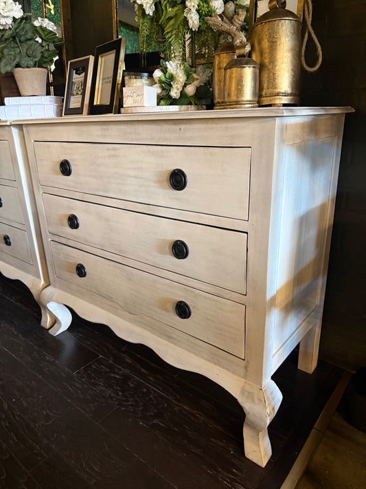 Elizabeth 3 Drawer Nightstand, White