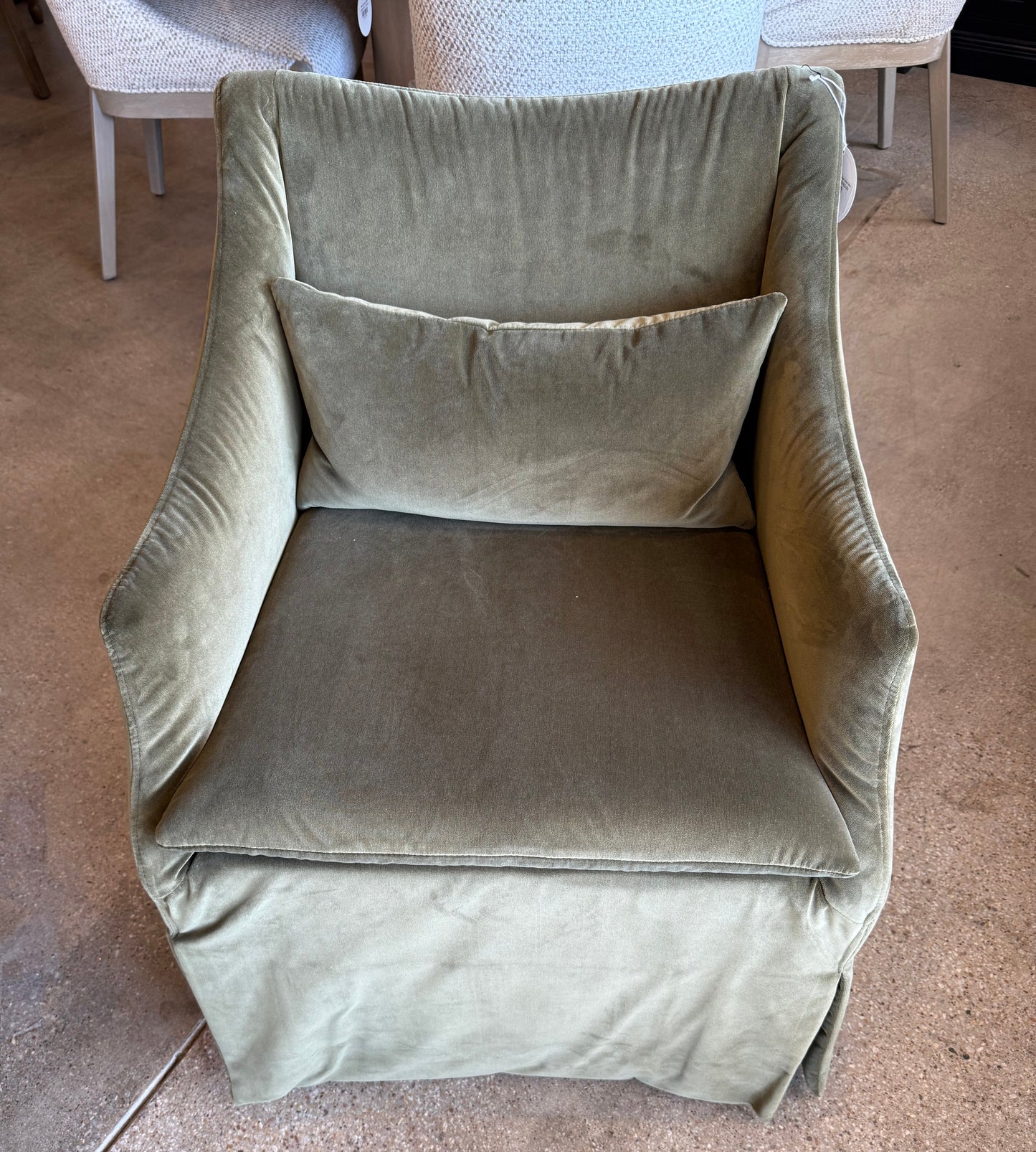 Everlee Rolling Dining Chair, Vintage Velvet Olive