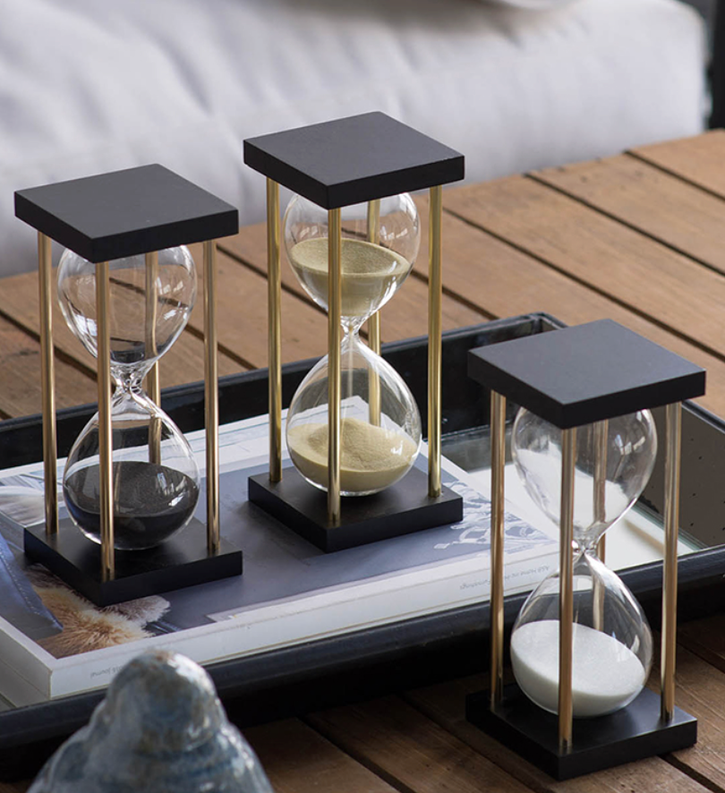 15 Minute Black & Gold Hourglass w/ Black Sand