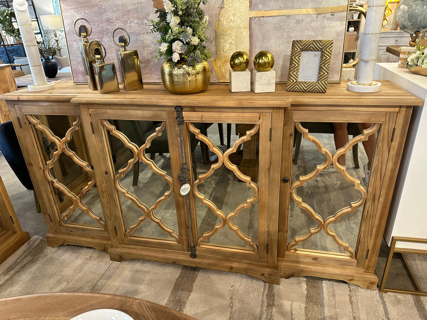 Finley Elm Breakfront Quatrefoil Mirrored Console (Natural)