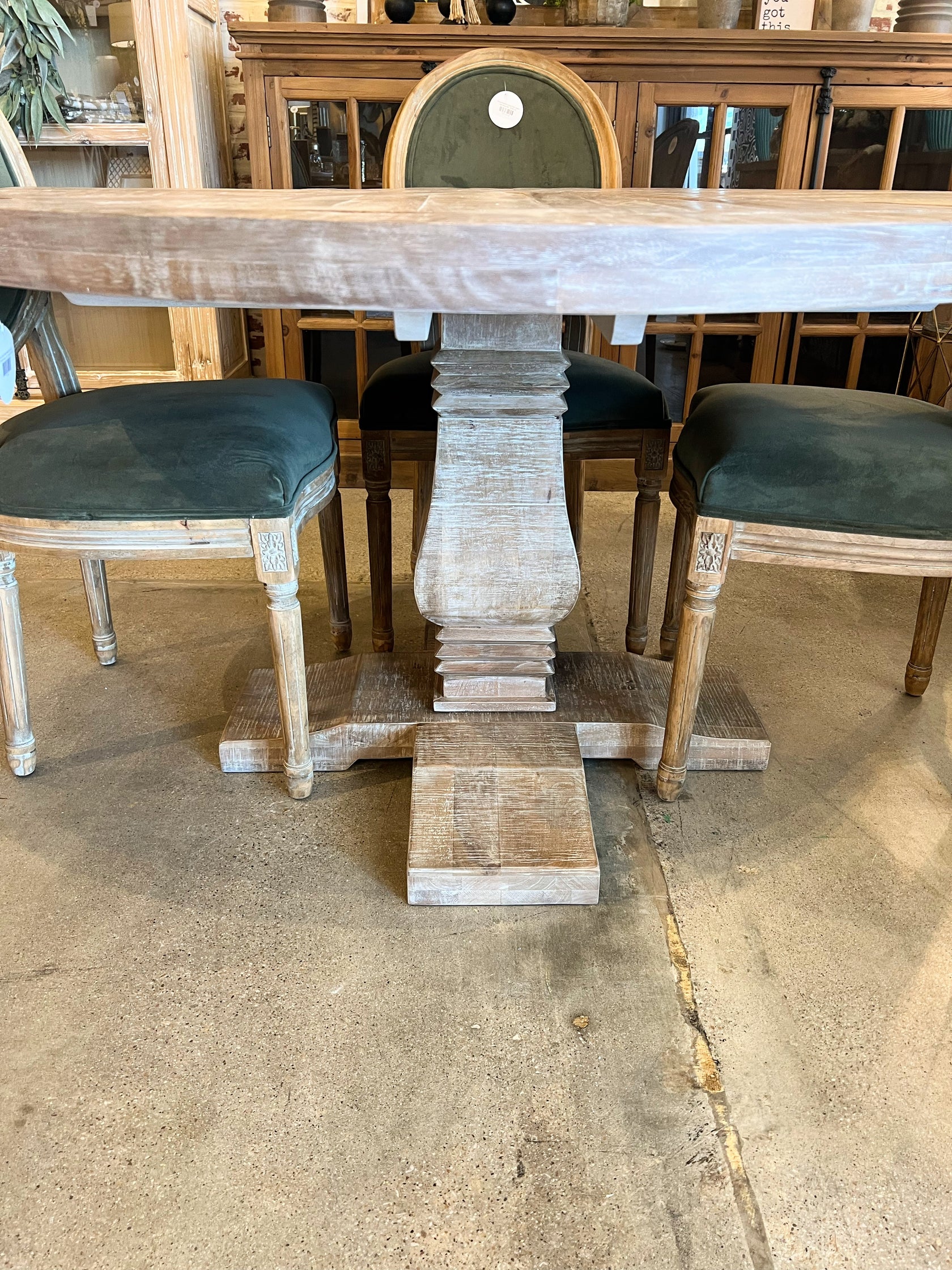 Auburn Dining Table, Natural Round 53” The Mint Julep