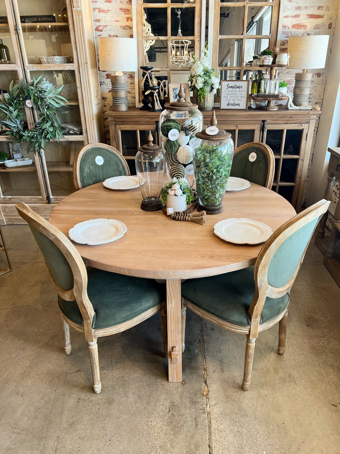 Elizabeth 53” Round Dining Table